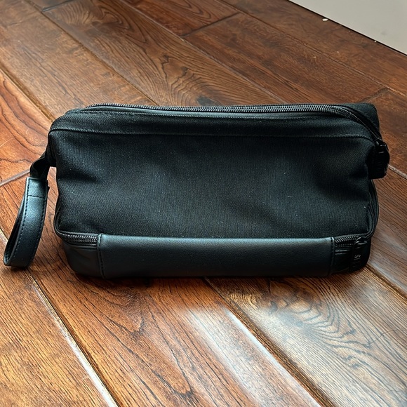 Black Beis Bundle, Convertible Weekender bag and Weekender Mini, &Cosmetic pouch - Picture 8 of 16